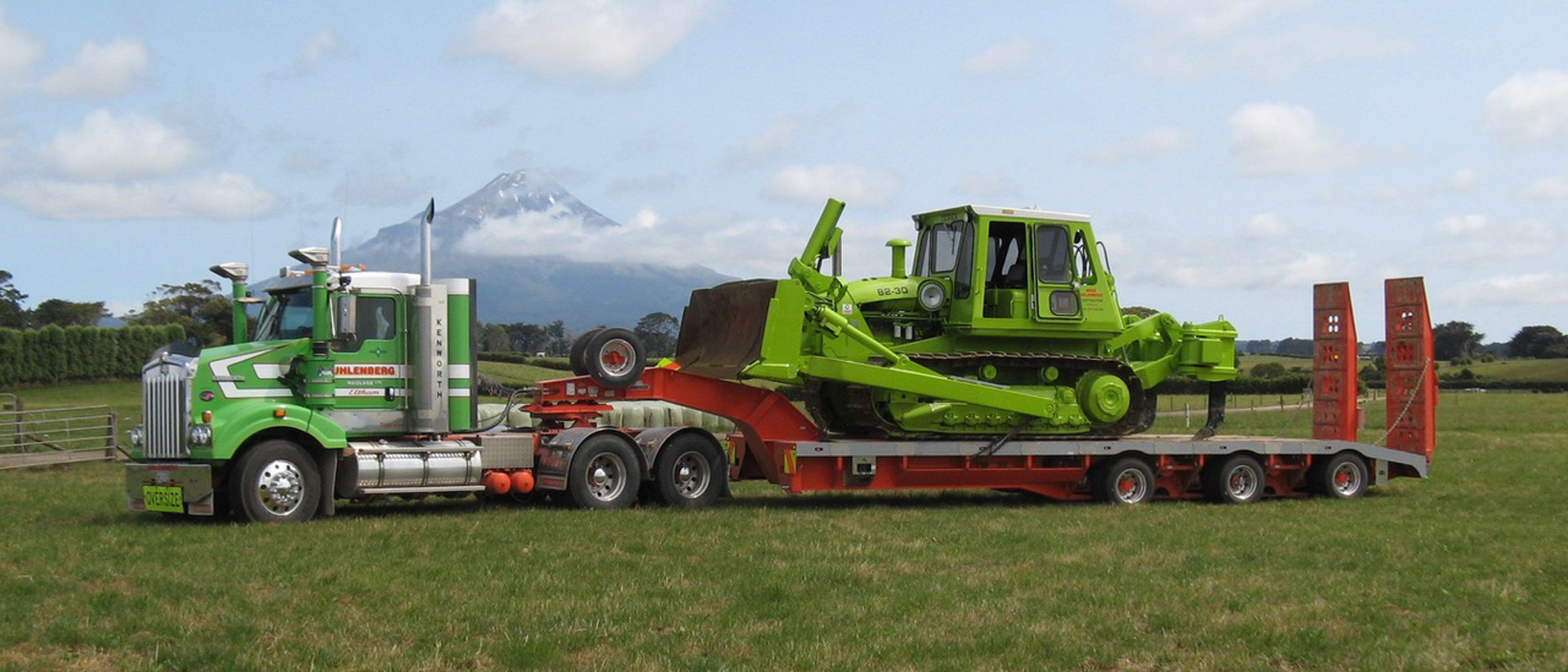 Transporter for earthworks and other machinery requirements